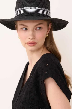 کلاه زنانه مشکی رنگ لبه کامل